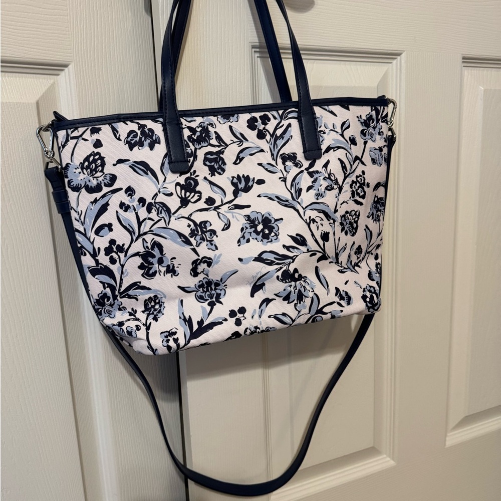 Vera Bradley "Perennially Cream" Pattern Blue Floral Purse - Picture 2 of 13